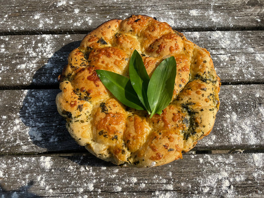 Cooking on Wood: Wild Garlic & Cheddar Tearing Bread